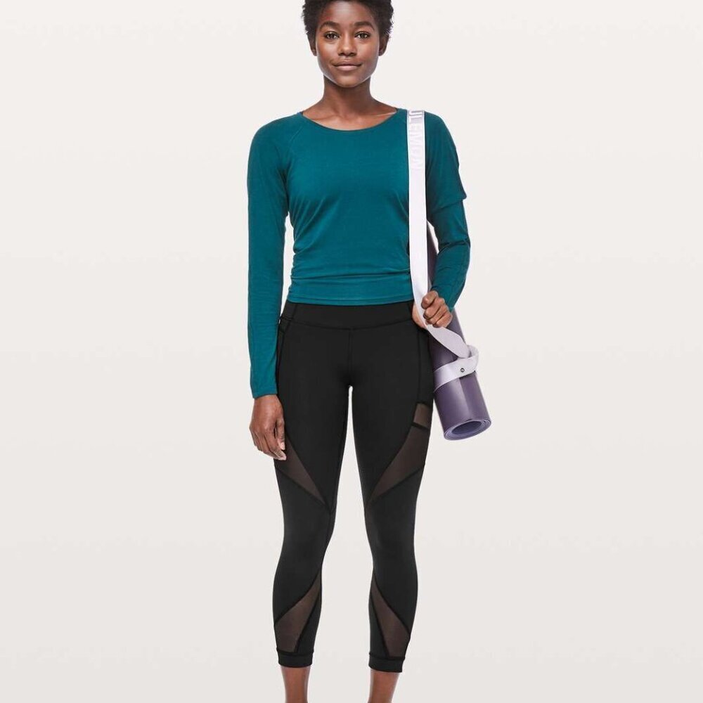 Lululemon Mesh In  Motion * 25"